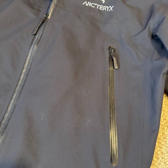 Arcteryx Men's size M Beta Jacket - Picture 10 of 10
